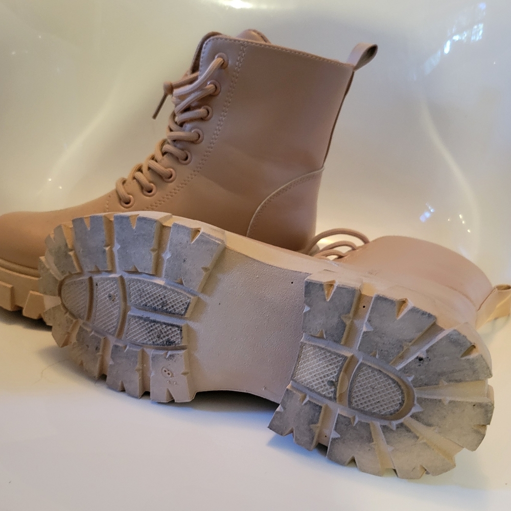 Blush/Soft Pink Women's Lace-Up Ankle Boots Sz. 8 - Picture 7 of 9